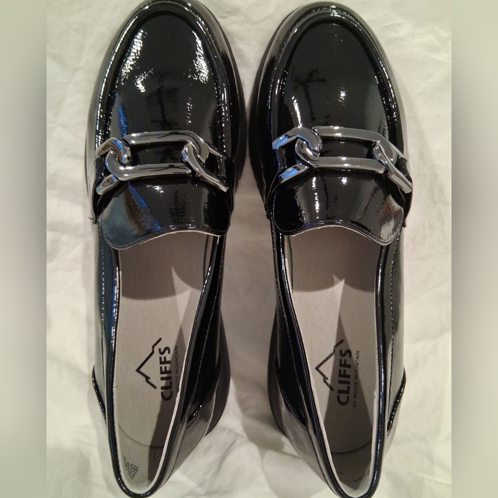 Cliffs by WHITE MOUNTAIN Black Loafers with Silver Accent